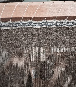 Photo showing the start of the weaving process with a couple of cm woven already. 